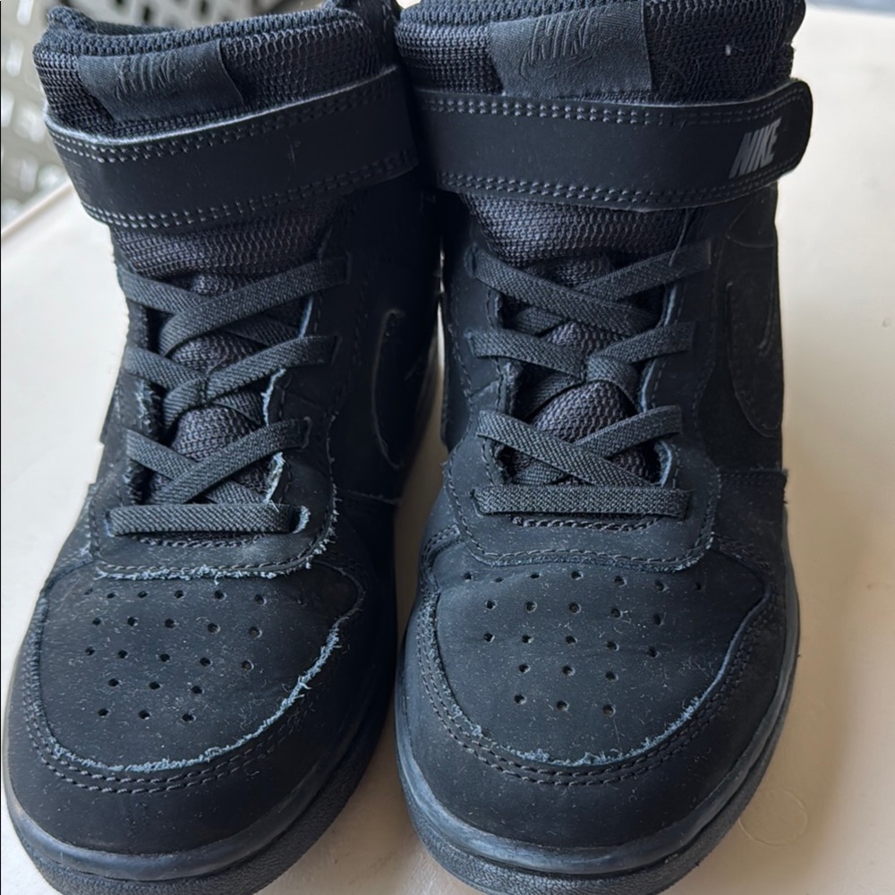 Nike Kids Black Sneakers LIKE NEW